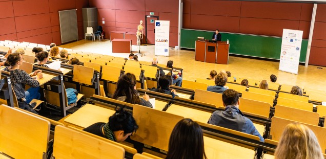 Begrüßungsplenum mit Prof. Dr. Martin Scherer